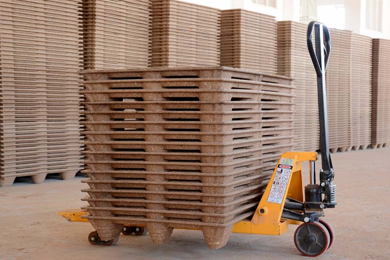 press-wood-pallets-1453526