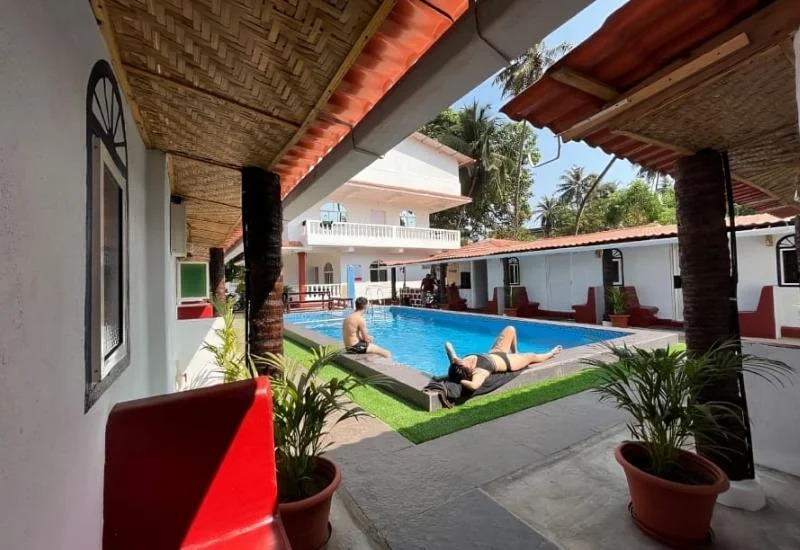 morjim-bay-resort-pool-area-1